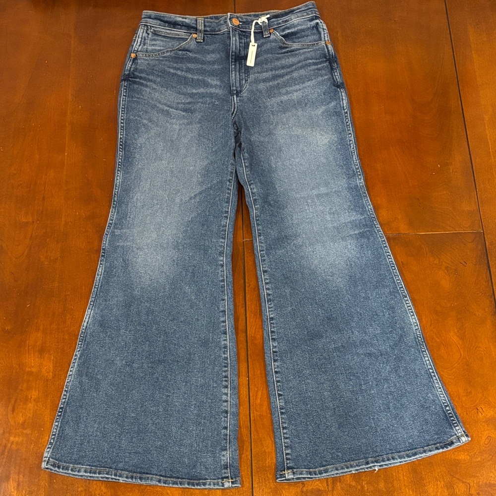 Wrangler High Rise Wanderer Flare Jean. NWT 28/30 - Picture 7 of 15